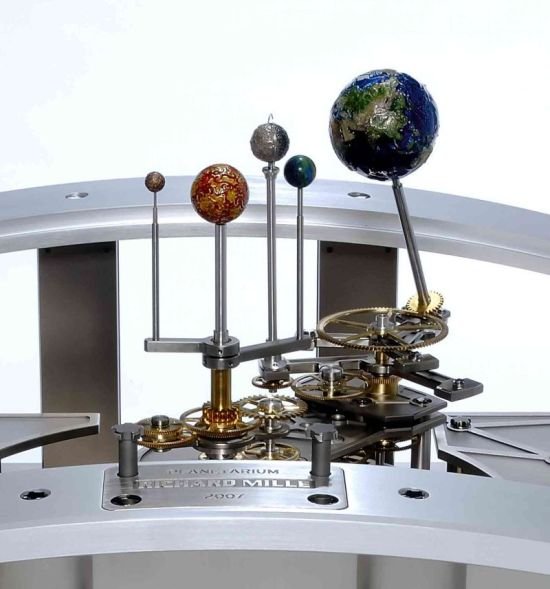 Планетарный час сегодня. Солнечная система механизм. Механическая модель солнечной системы. Механизм планет. Планетарные часы.