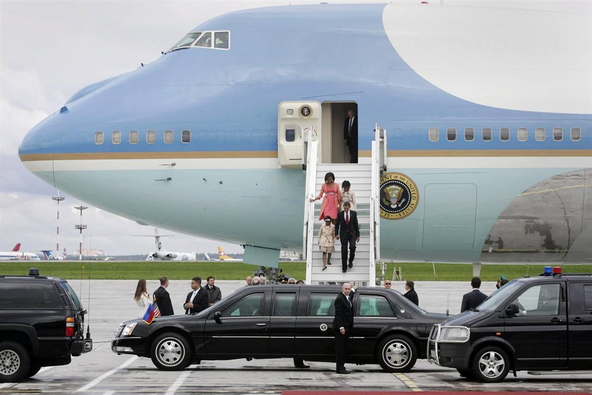Борт номер 1 россия. Борт номер 1 президента США. Боинг 747 президента США. Визит Обамы в Москву в 2009. Борт 1 Путина.