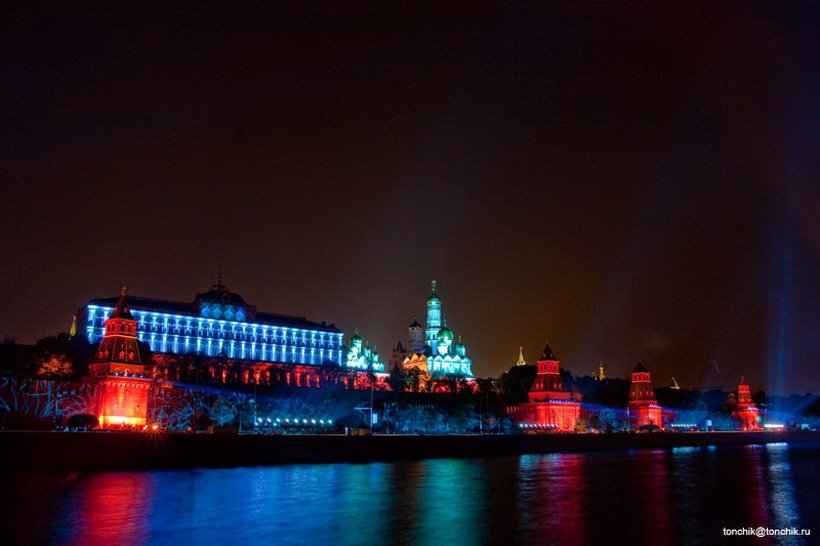 Освещение москвы. Подсветка Московского Кремля. Подсветка Кремля Москва. Иллюминация Кремля. Красная площадь подсветка.