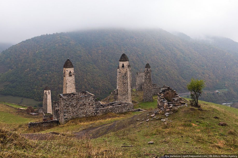 Башенный комплекс таргим ингушетия. Президентский дворец в магасе. Ингушетия башня хулхой. Башни лейми ингушетия. Президентский дворец (магас).