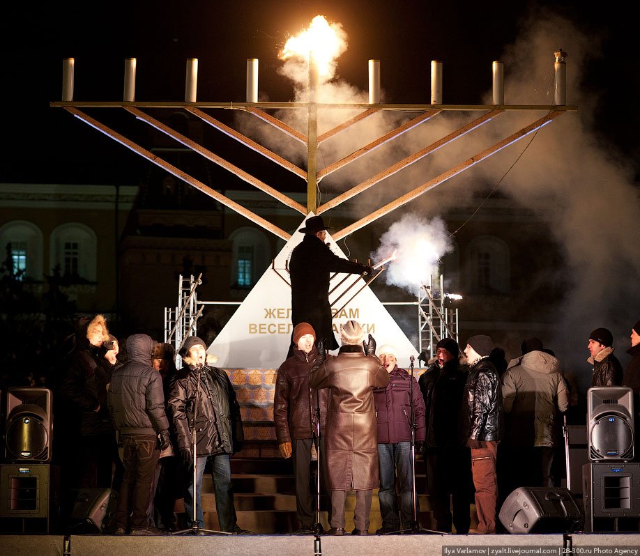 Семисвечник менора иудаизм. Менора и ханукия. Зажигать минору. Семисвечник ханука. Зажигать минору.