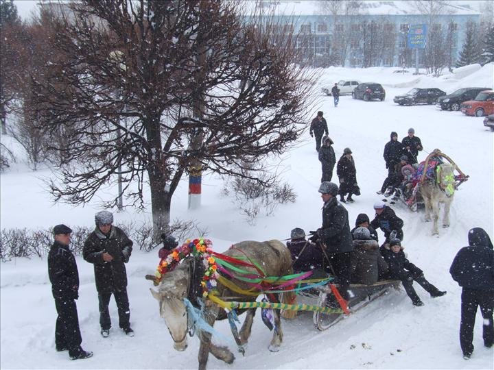 Проводы зимы шумерля. Встреча весны праздник. Масленица в чувашии. Верхний кужебар проводы зимы. Зимний праздник масленица.
