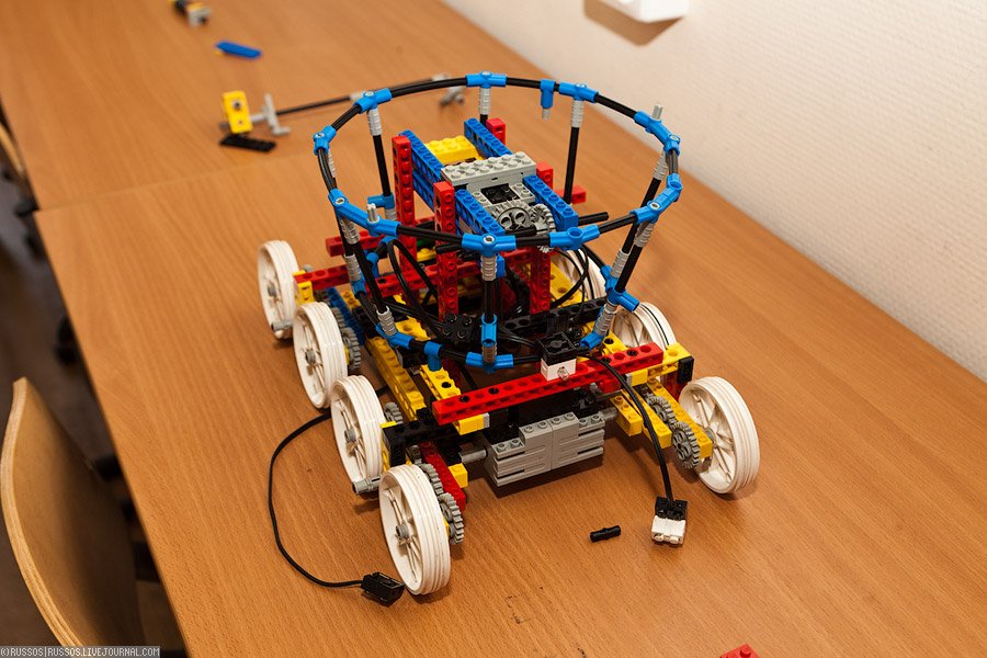 Конструктор будущего. LEGO Луноход роботехника. LEGO Technic Луноход. Робот Луноход из лего. Собранные из лего роботы.