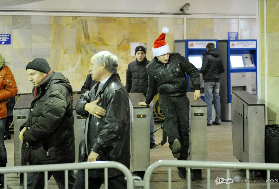 Телефон отдела кадров метрополитена. Метро голосование. Безбилетники а метро Москвы. Метро Выставочная отдел кадров.