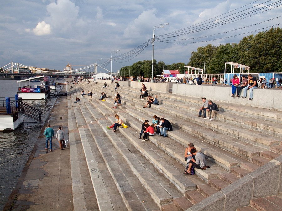 Парк горького камеры. Парк культуры Горького Москва. Парк Горького набережная. Пушкинская набережная парк Горького. Набережная в ЦПКИО им. Горького.