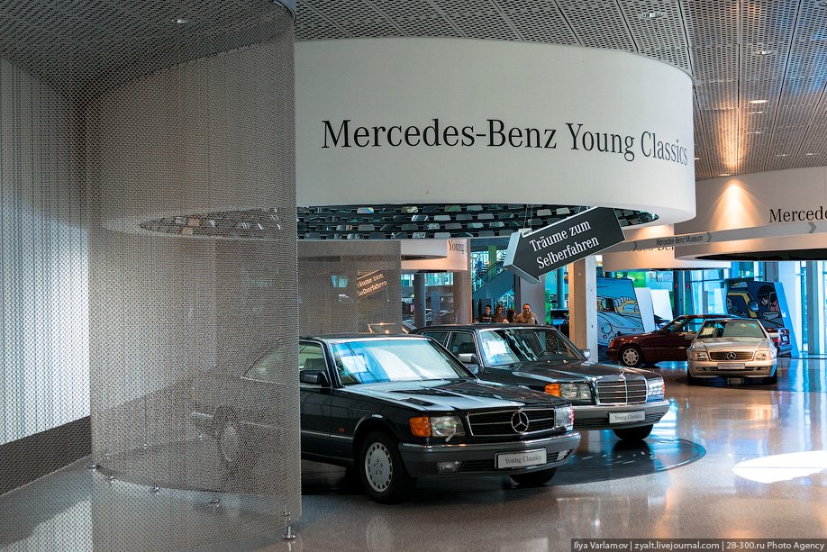 Мерседес переезжает из германии. Музей Mercedes-Benz в Штутгарте Германия. Музей Mercedes-Benz Штутгарт. Музей автомобиля Мерседес в Штутгарте. Главный офис Мерседес Бенц в Германии.