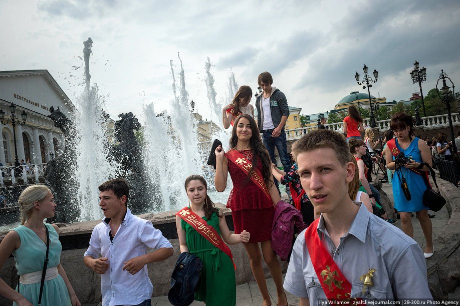 Лета выпускников. Выпускник 2013. Летний выпускной. Выпускной 2013 фото. С первым выпускным.